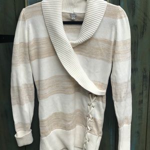 Gorgeous Guess tan and cream sweater